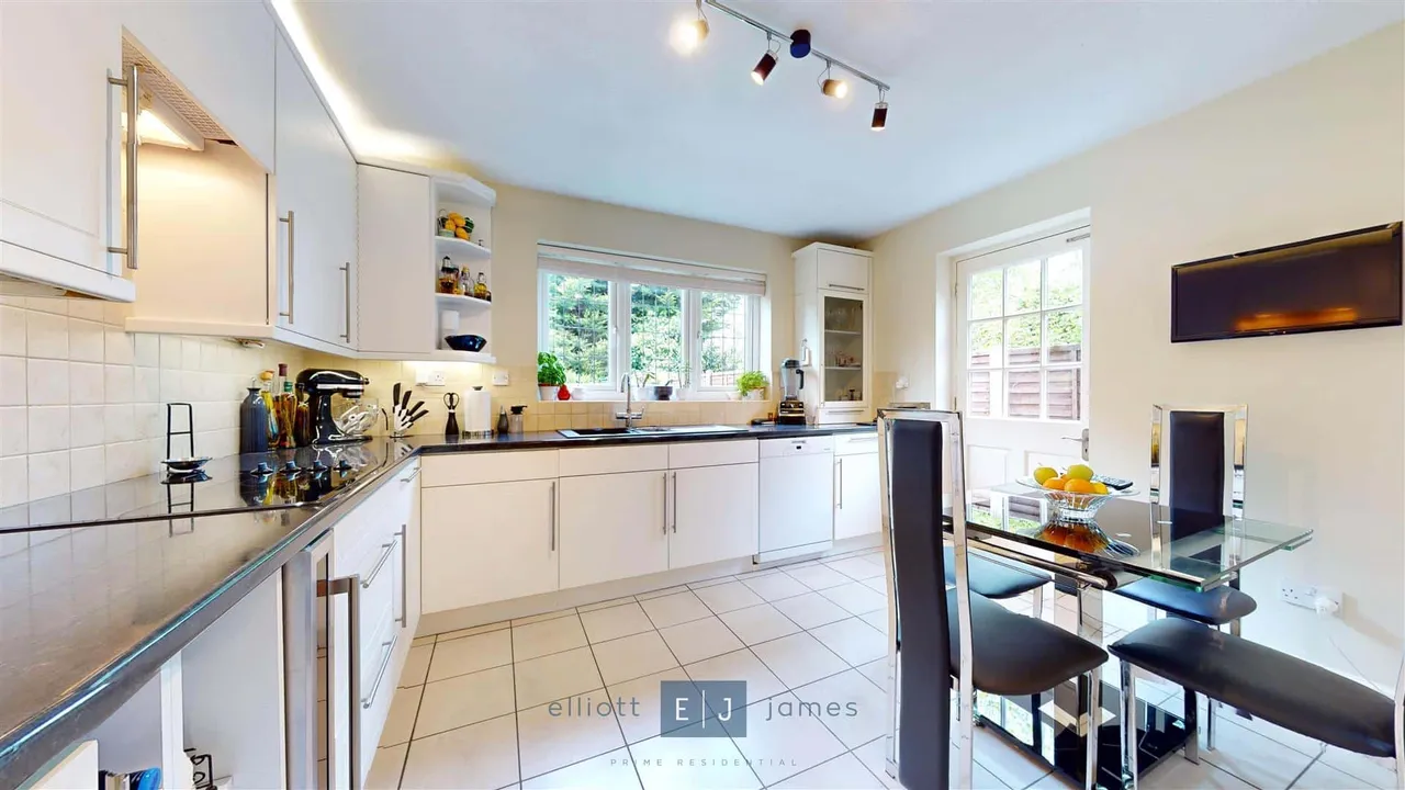 The Lindens, Loughton, photo 2