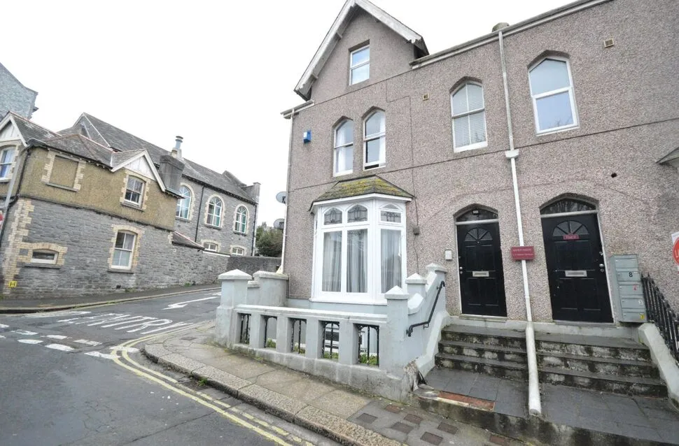 1 bed flat to rent — Napier Terrace, Plymouth, PL4