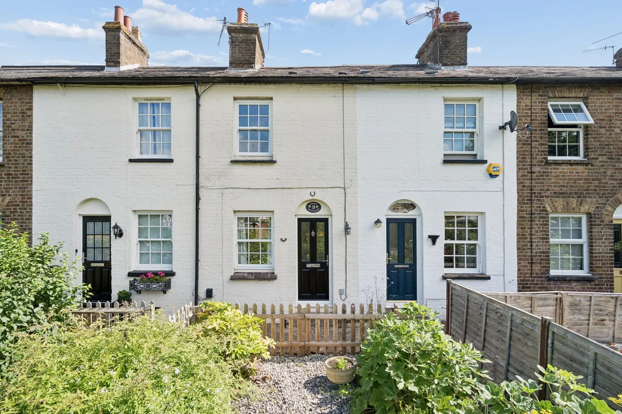 2 bed house for sale — Grove Cottages, Falconer Road, Bushey, Bushey, WD23 3AE