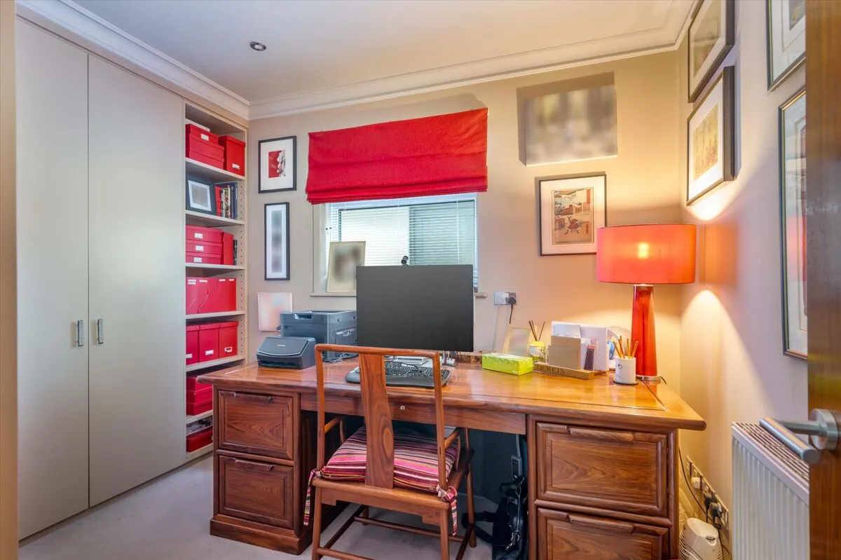 Hook Heath Road, Hook Heath, GU22, photo 14