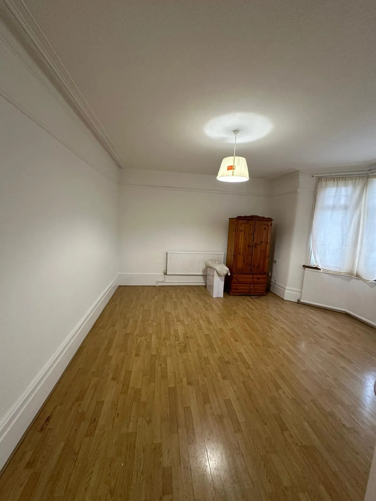 1 bed flat to rent — 4a Mayfield Avenue, Woodford Green, Woodford Green, IG8 9JR