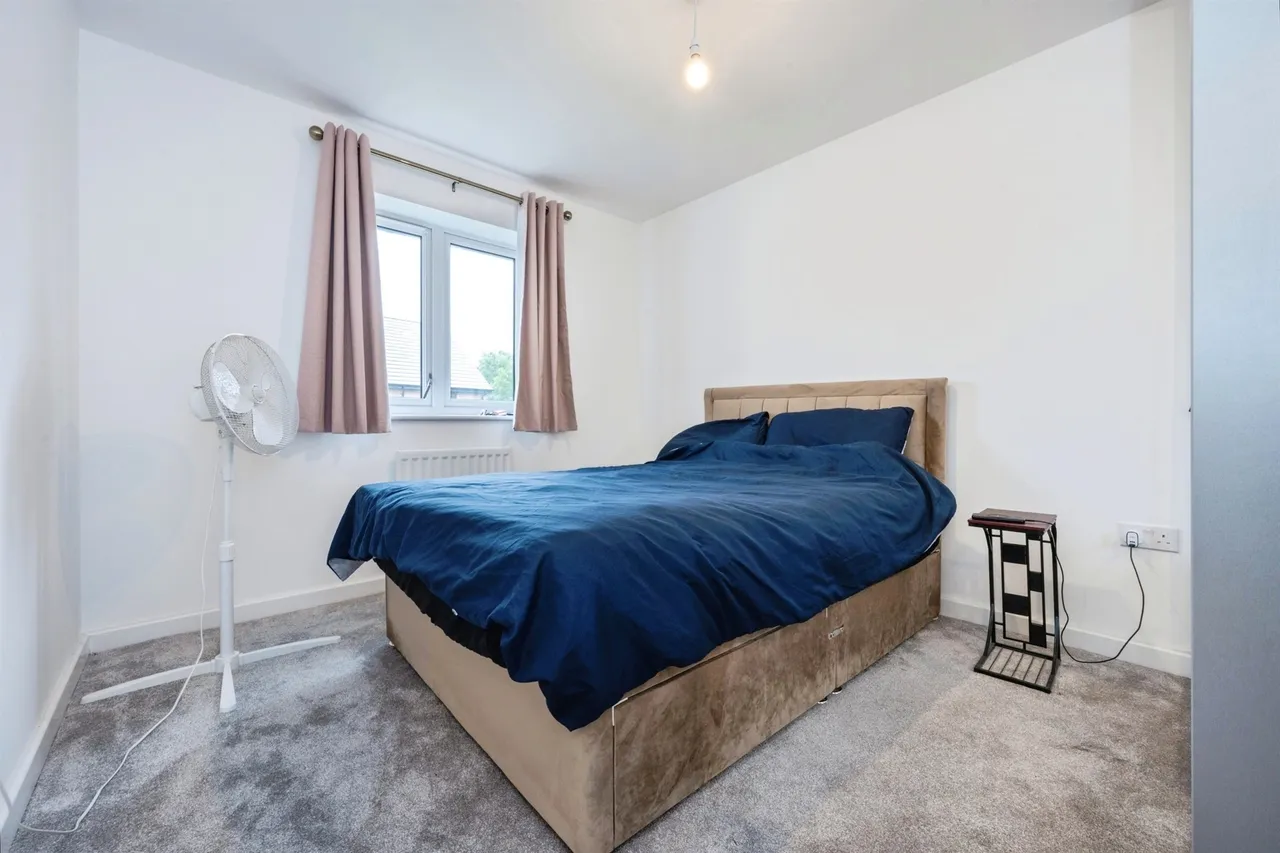 Henry Hoare Drive, Glebe Farm, MK17, photo 13