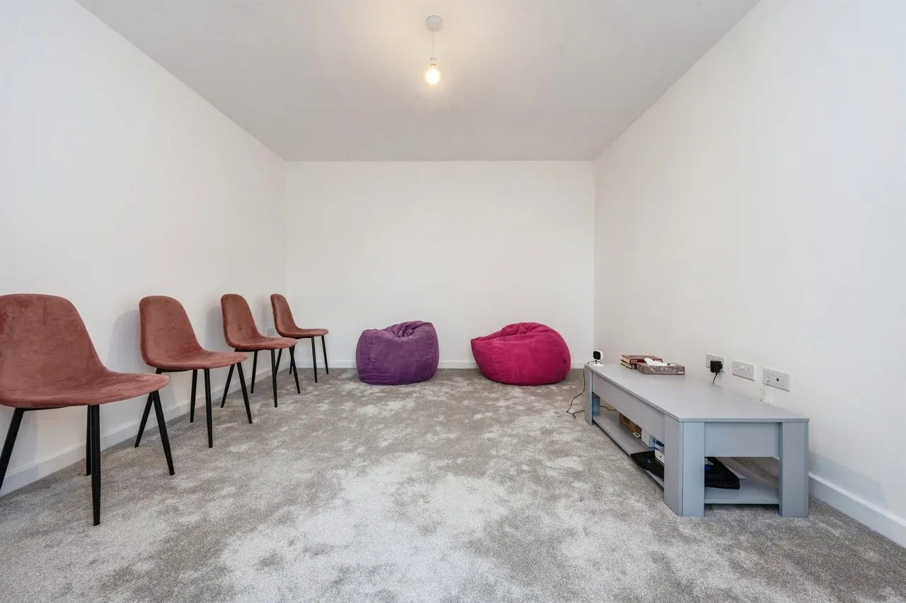 Henry Hoare Drive, Glebe Farm, MK17, photo 7