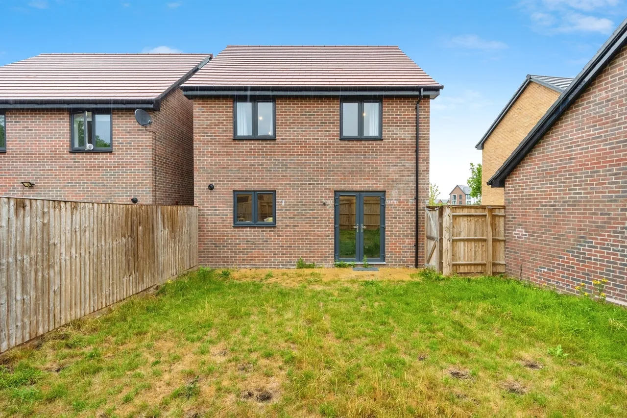 Henry Hoare Drive, Glebe Farm, MK17, photo 4
