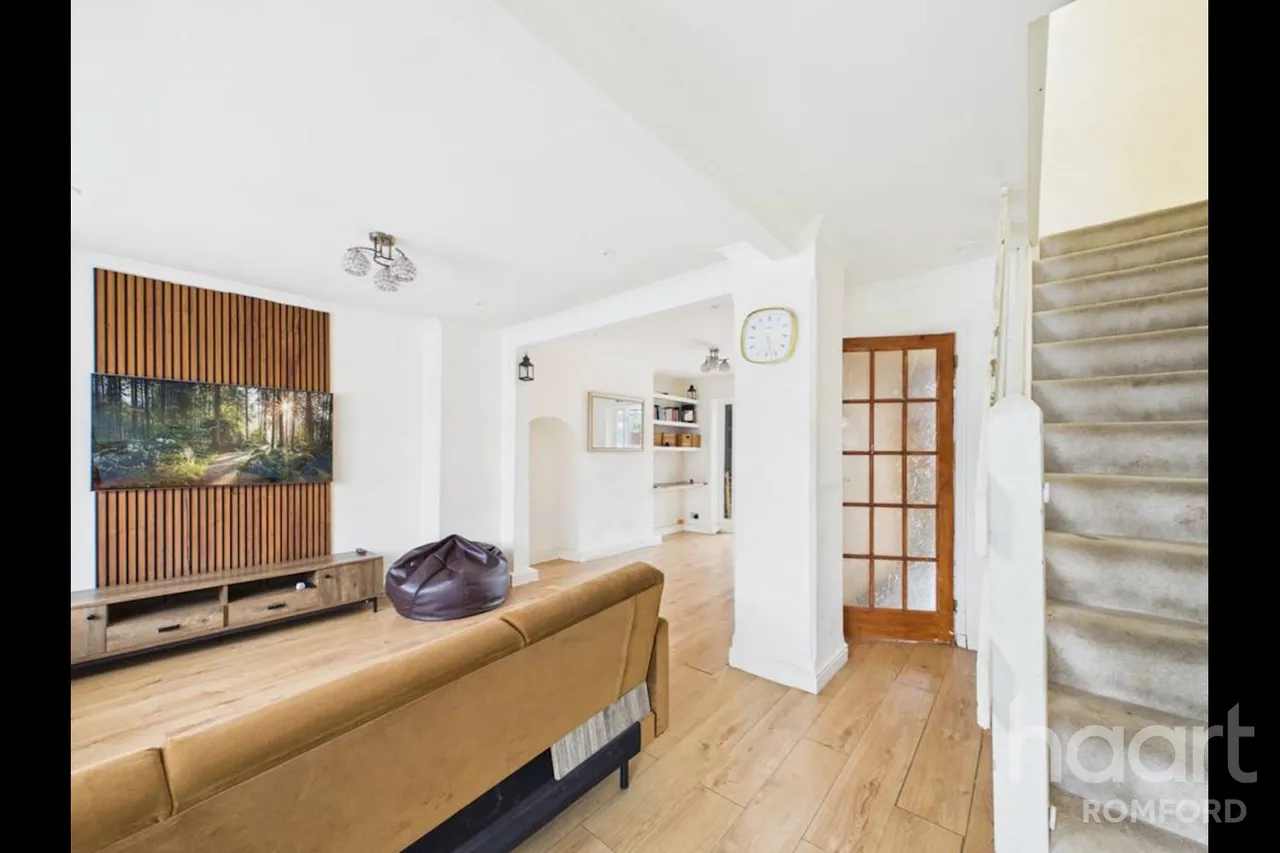 Eastbrook Drive, Romford, RM7, photo 2