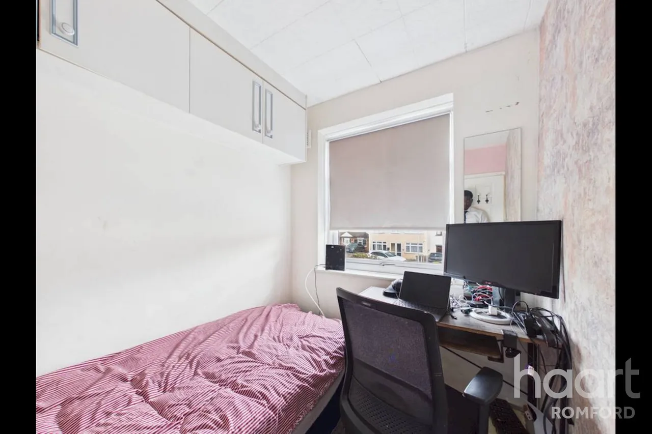 Eastbrook Drive, Romford, RM7, photo 7