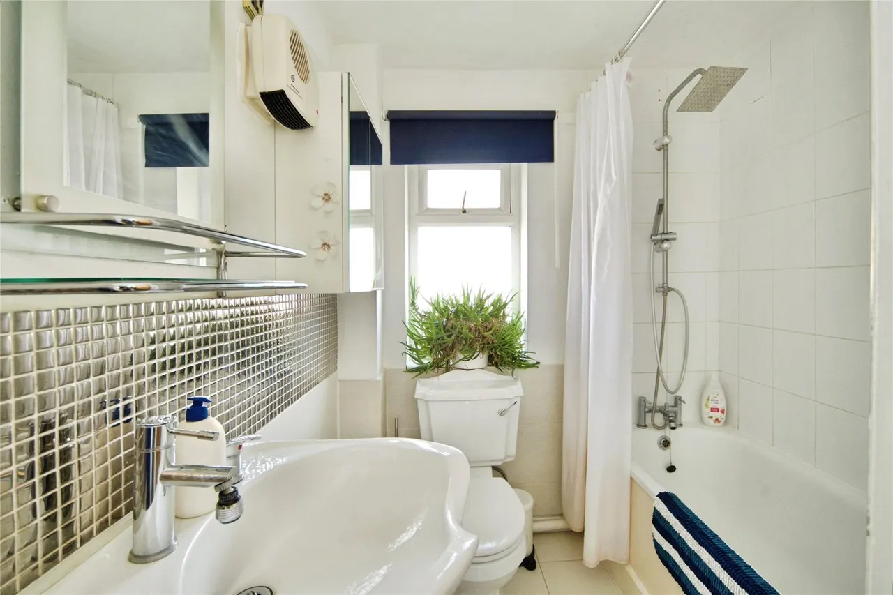 Raydons Road, DAGENHAM, Essex, RM9, photo 7
