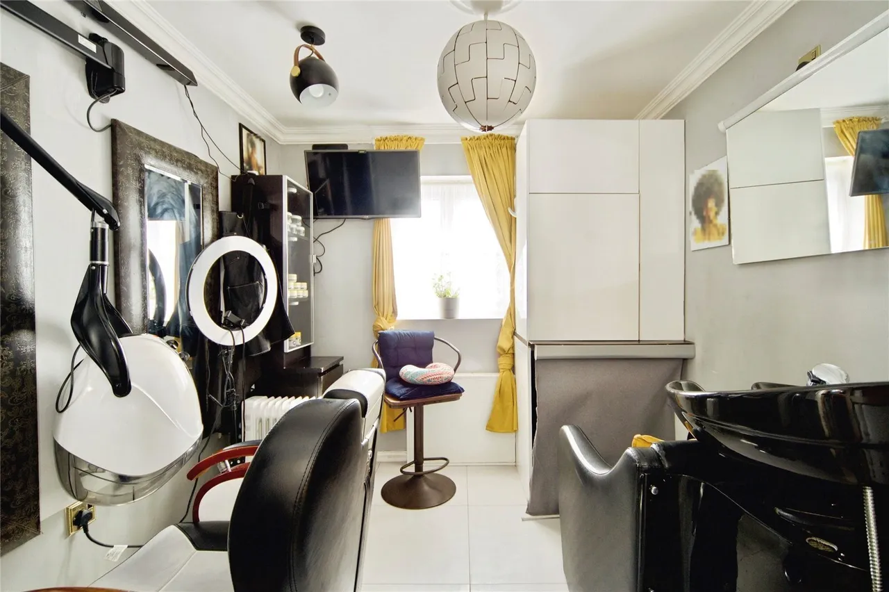 Raydons Road, DAGENHAM, Essex, RM9, photo 21