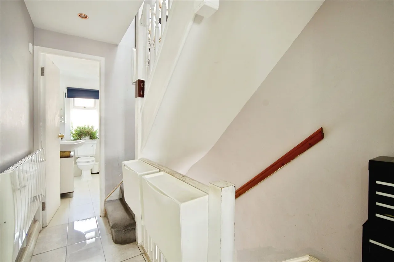 Raydons Road, DAGENHAM, Essex, RM9, photo 19