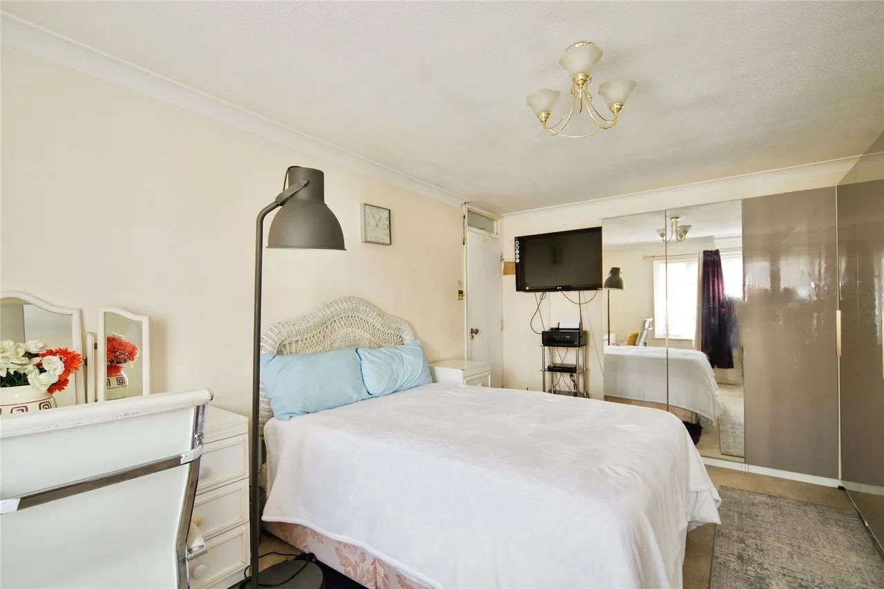 Raydons Road, DAGENHAM, Essex, RM9, photo 5
