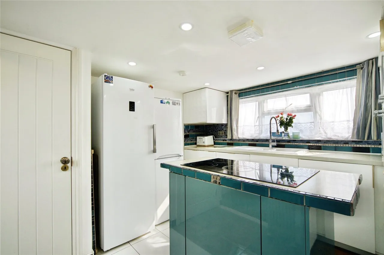 Raydons Road, DAGENHAM, Essex, RM9, photo 15