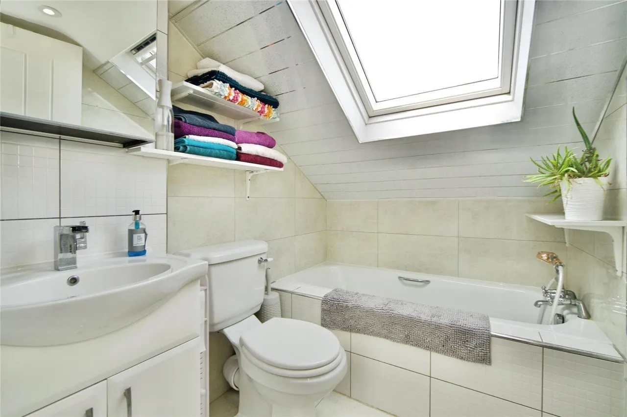 Raydons Road, DAGENHAM, Essex, RM9, photo 6