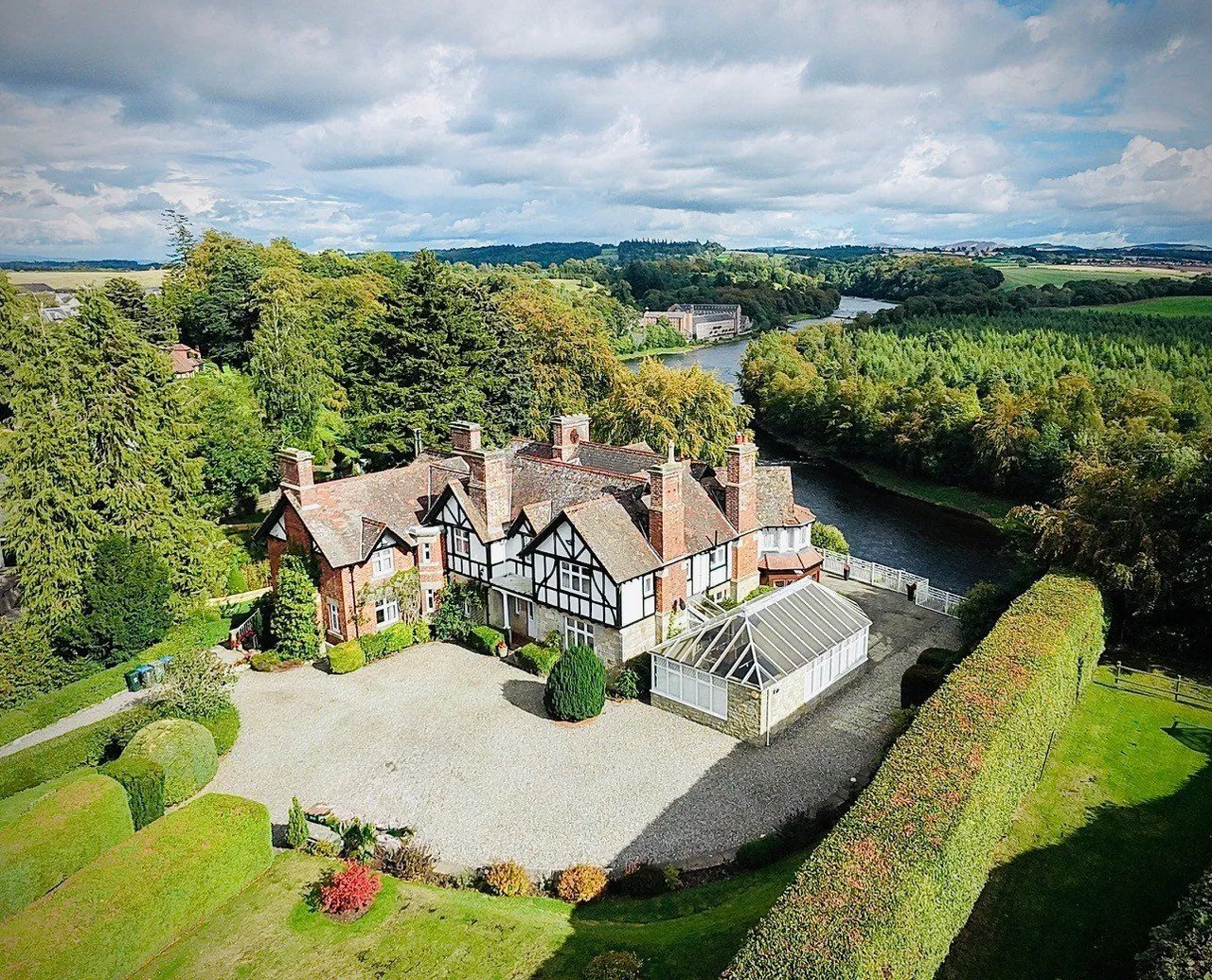 8 bed house for sale, Perth Road, Stanley, PH1