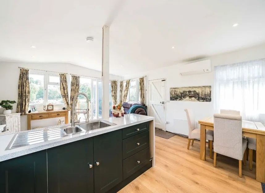 Thames Meadow, Shepperton, TW17, photo 4