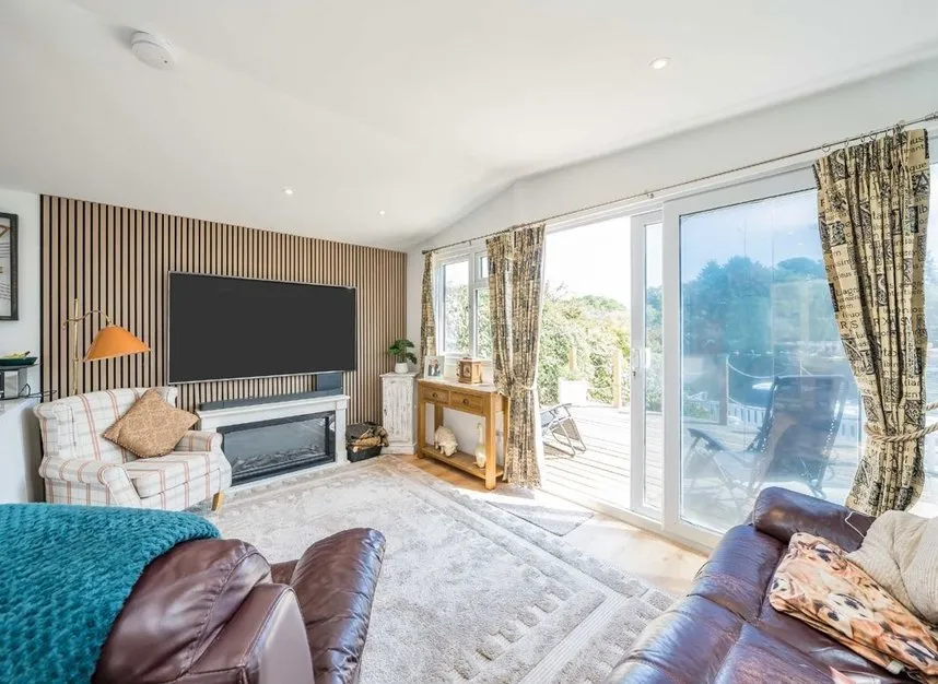Thames Meadow, Shepperton, TW17, photo 2