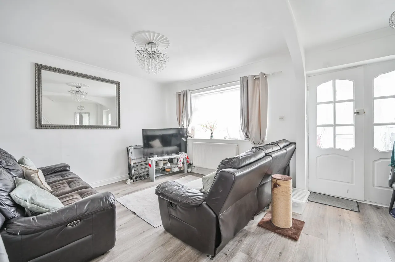 Waltham Cross, EN8, photo 3