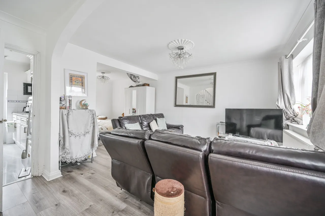 Waltham Cross, EN8, photo 2