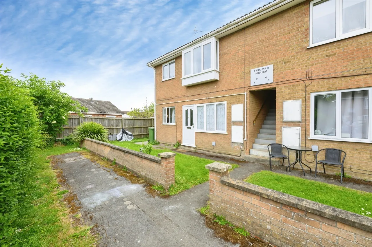 2 bed flat for sale, St. Johns Chase March, PE15
