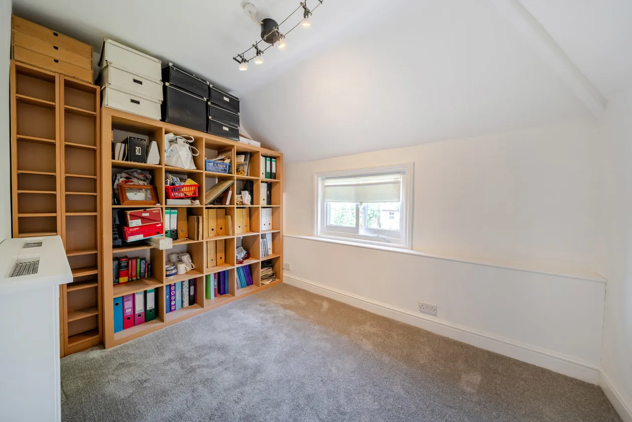 Barrow Road, Streatham Common, London, SW16, photo 12