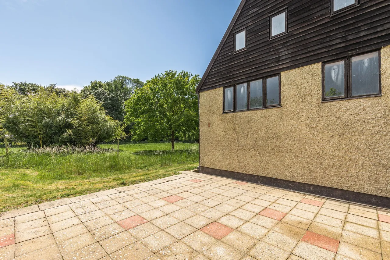 Thatched Farmhouse and Unconverted Ba, photo 11