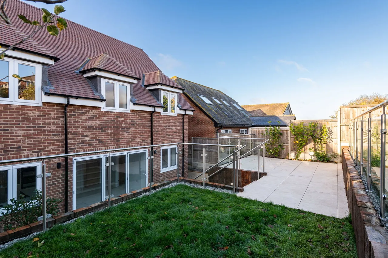 Clovelly Drive, Minster-On-Sea, ME12, photo 19