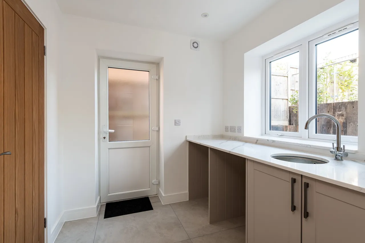 Clovelly Drive, Minster-On-Sea, ME12, photo 22