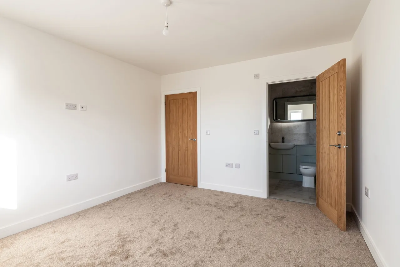 Clovelly Drive, Minster-On-Sea, ME12, photo 11