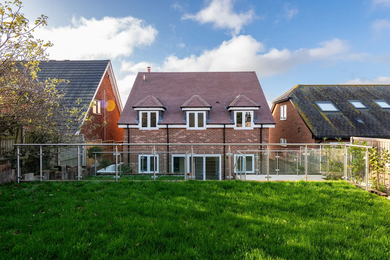 Clovelly Drive, Minster-On-Sea, ME12, photo 18