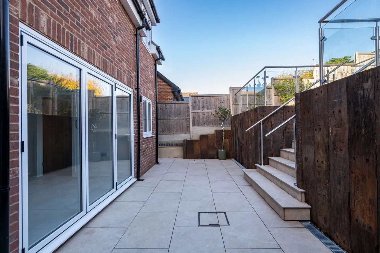 Clovelly Drive, Minster-On-Sea, ME12, photo 21