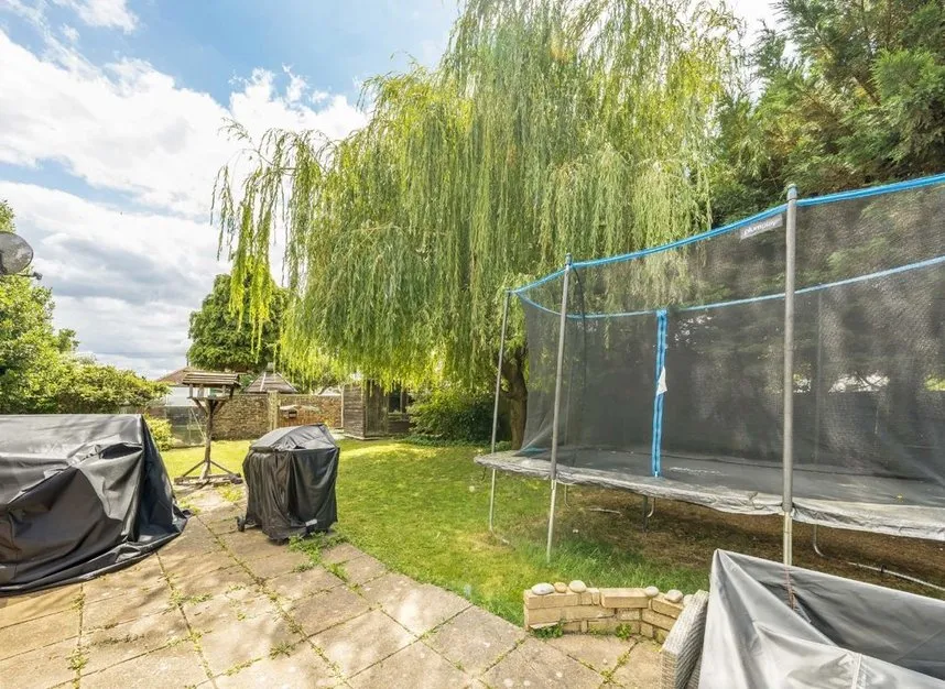 Howard Close, Sunbury-On-Thames, TW16, photo 7