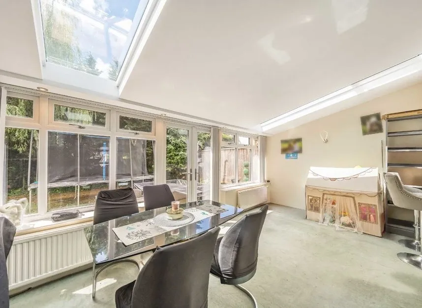 Howard Close, Sunbury-On-Thames, TW16, photo 4