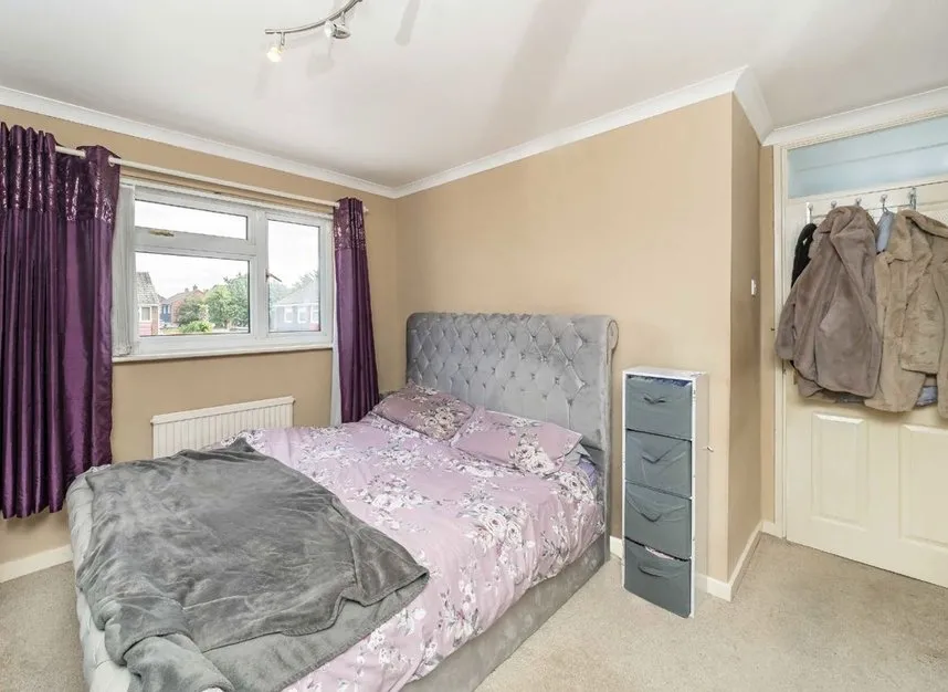 Howard Close, Sunbury-On-Thames, TW16, photo 6