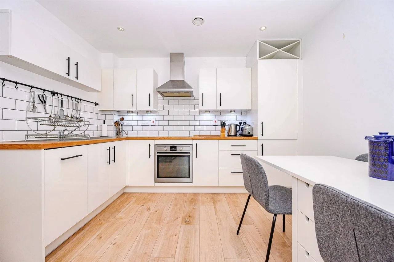 2 bed flat for sale — The Embankment, Nash Mills Wharf, Hemel Hempstead
