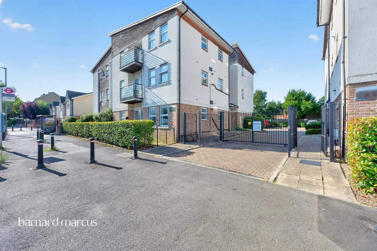 2 bed flat for sale — Chessington Road, Epsom