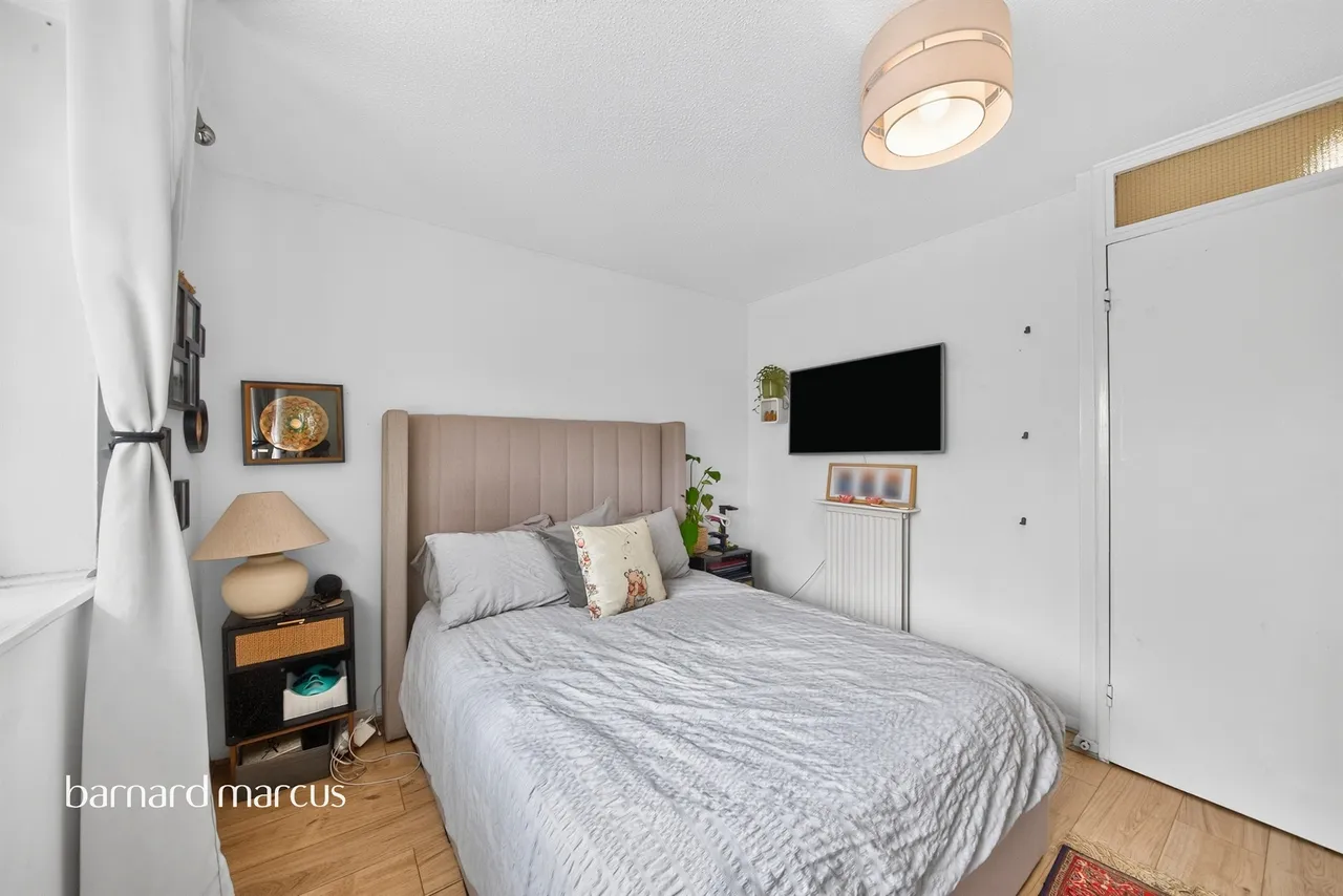 Poplar Grove, London, N11, photo 13