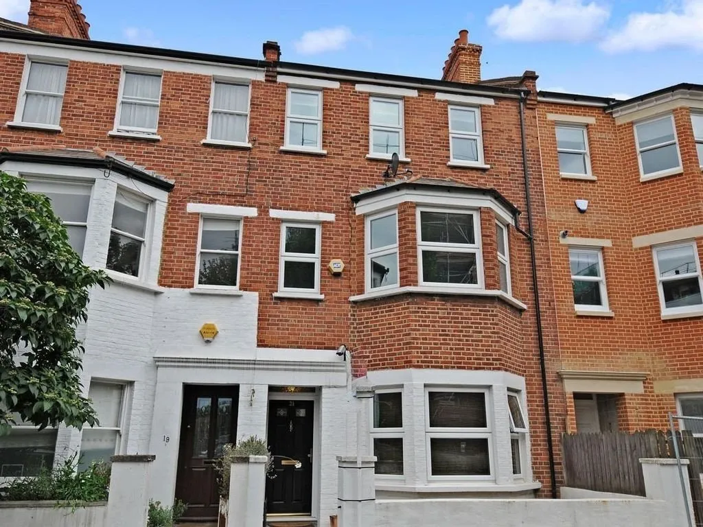 3 bed flat to rent, Crawford Road, London, SE5