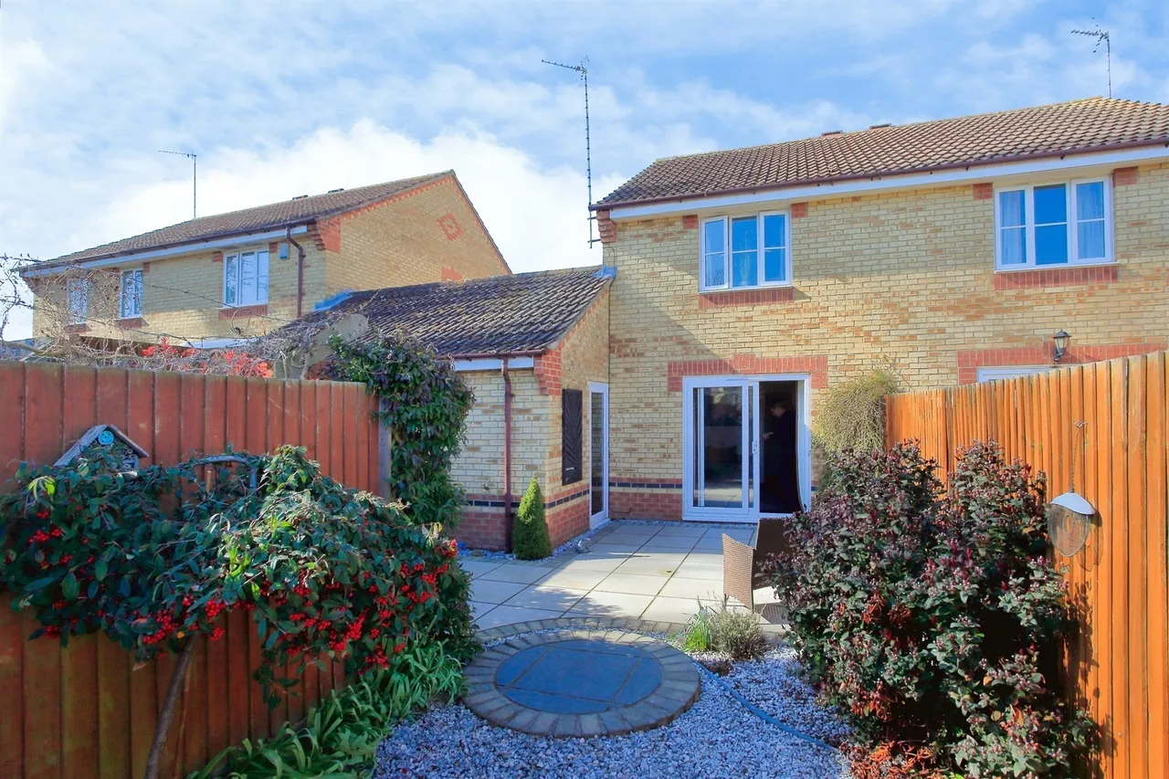 Fieldfare Drive, Stanground, Peterborough, photo 7
