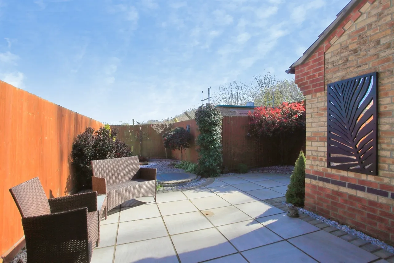 Fieldfare Drive, Stanground, Peterborough, photo 6