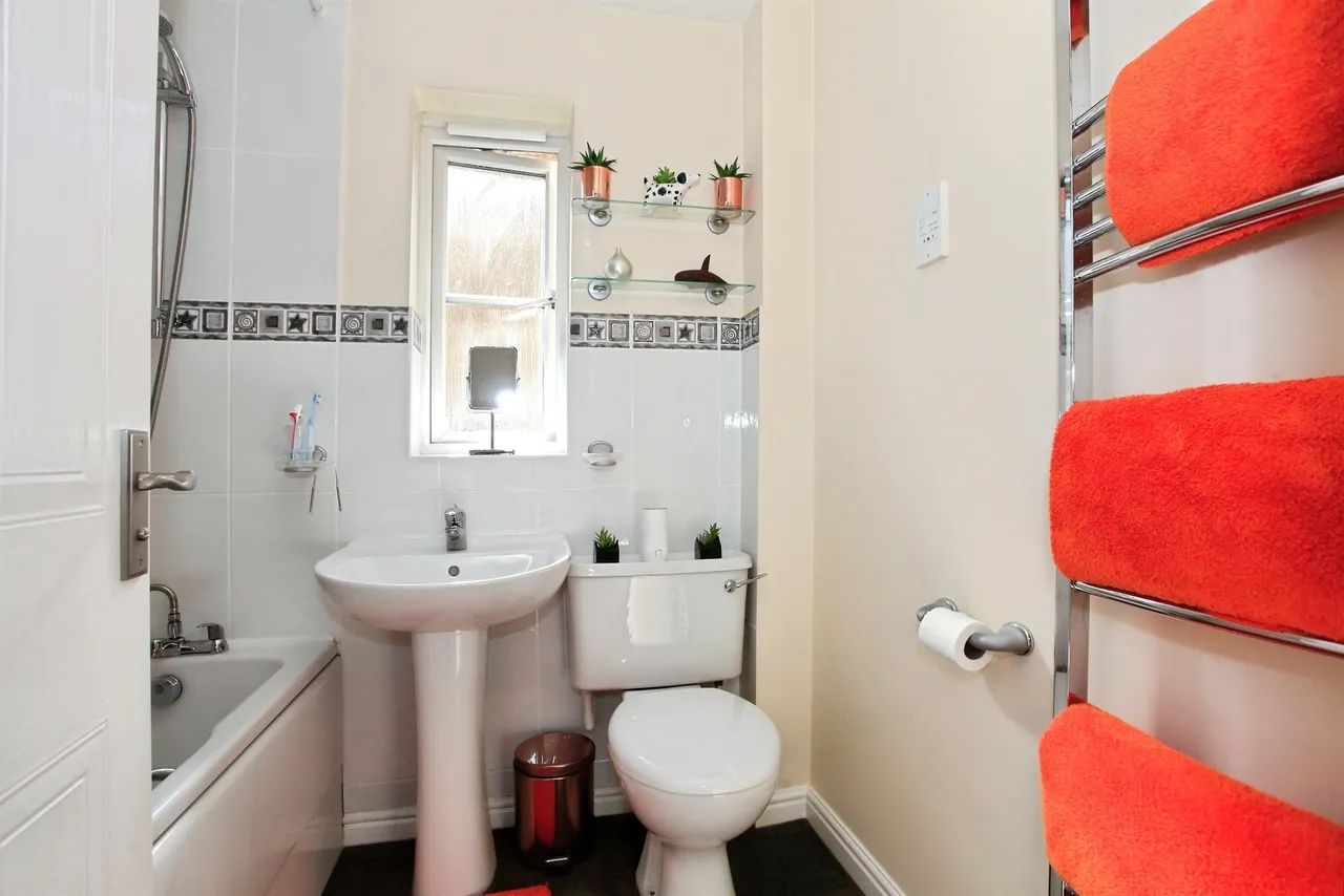 Fieldfare Drive, Stanground, Peterborough, photo 5