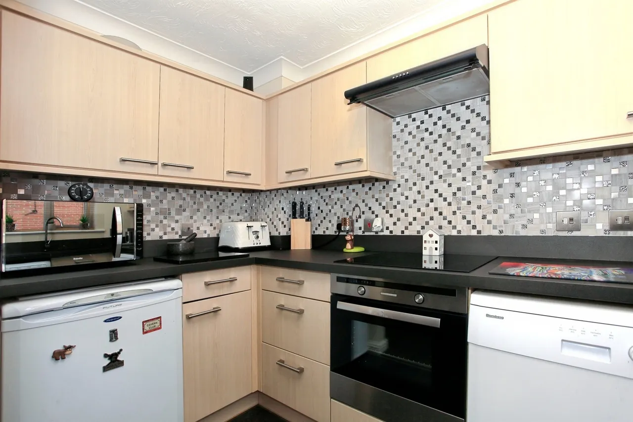 Fieldfare Drive, Stanground, Peterborough, photo 2