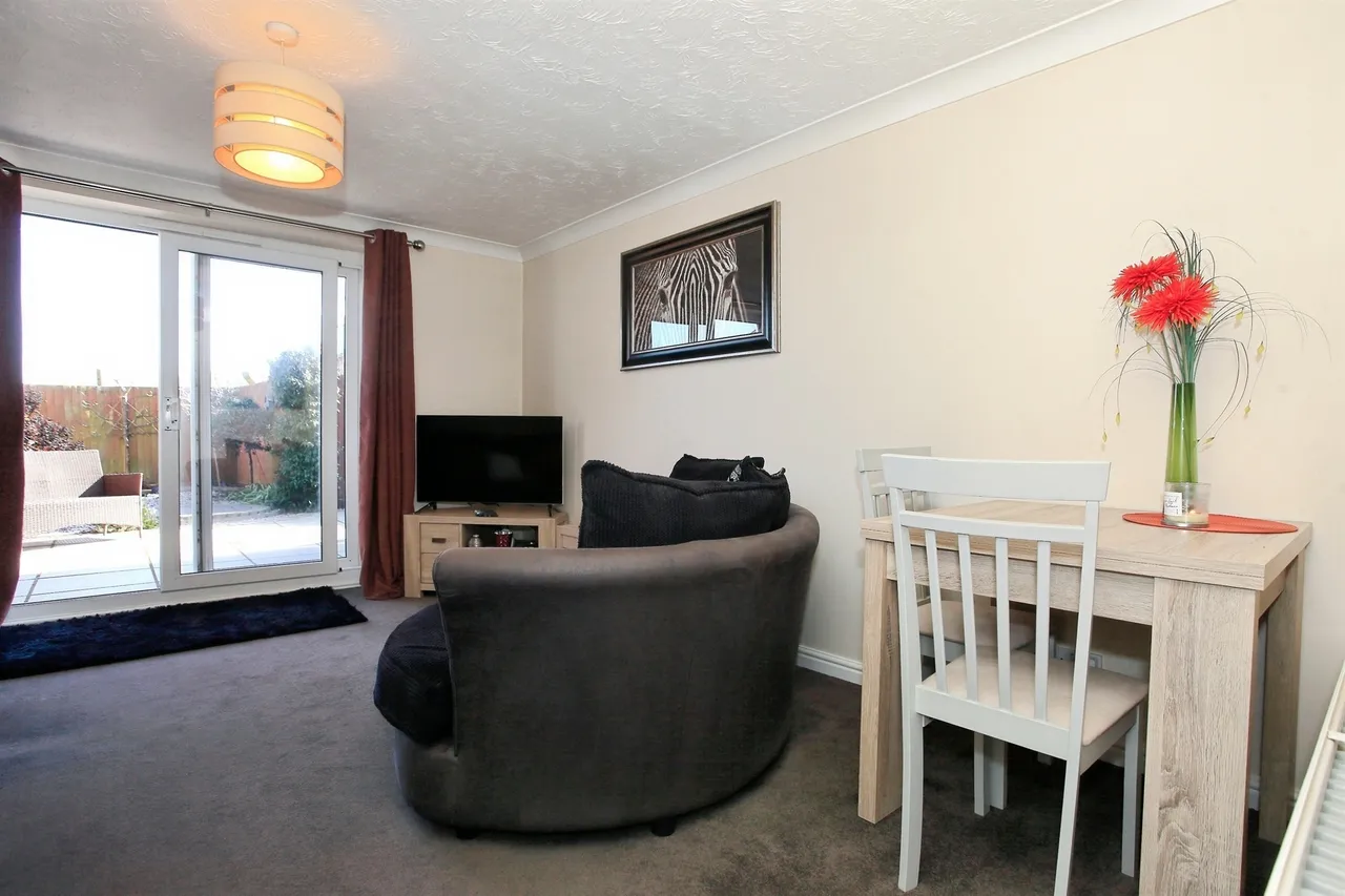 Fieldfare Drive, Stanground, Peterborough, photo 3