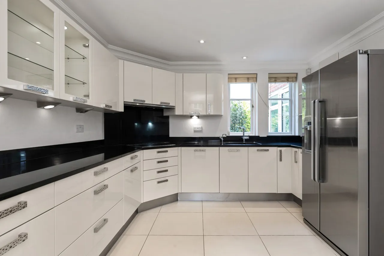Virginia Water, Surrey, GU25 4SR, photo 3