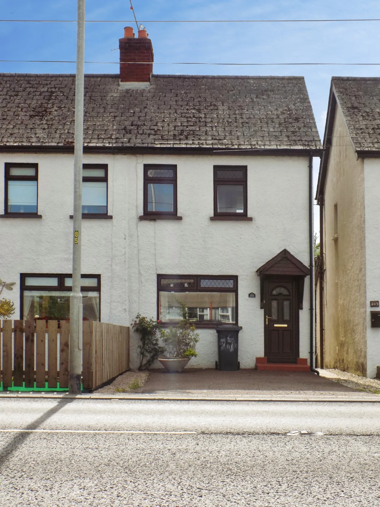 2 bed house to rent — Moira Road, Lisburn, BT28
