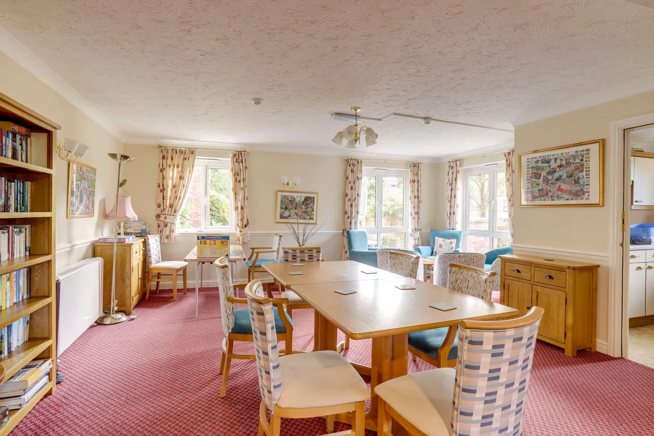 Brielen Court, Nottingham, NG12, photo 14