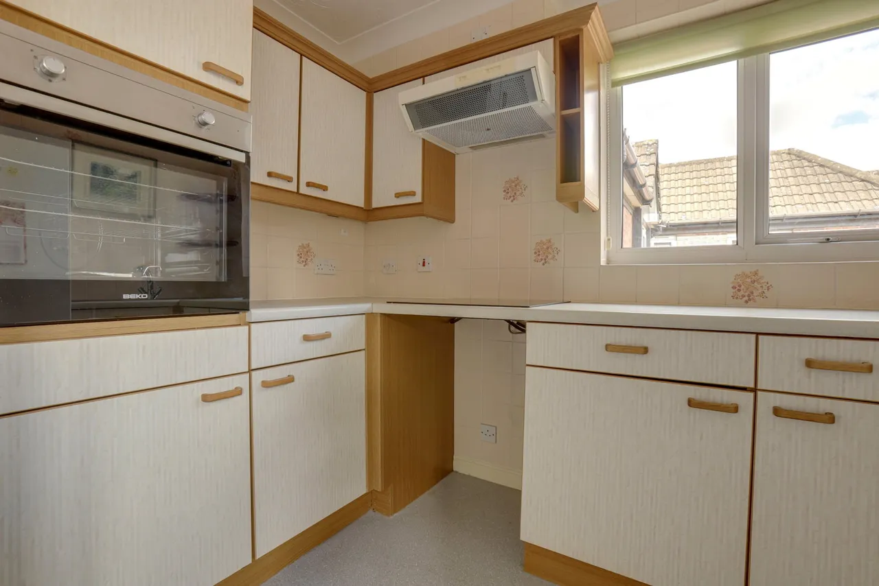 Brielen Court, Nottingham, NG12, photo 7