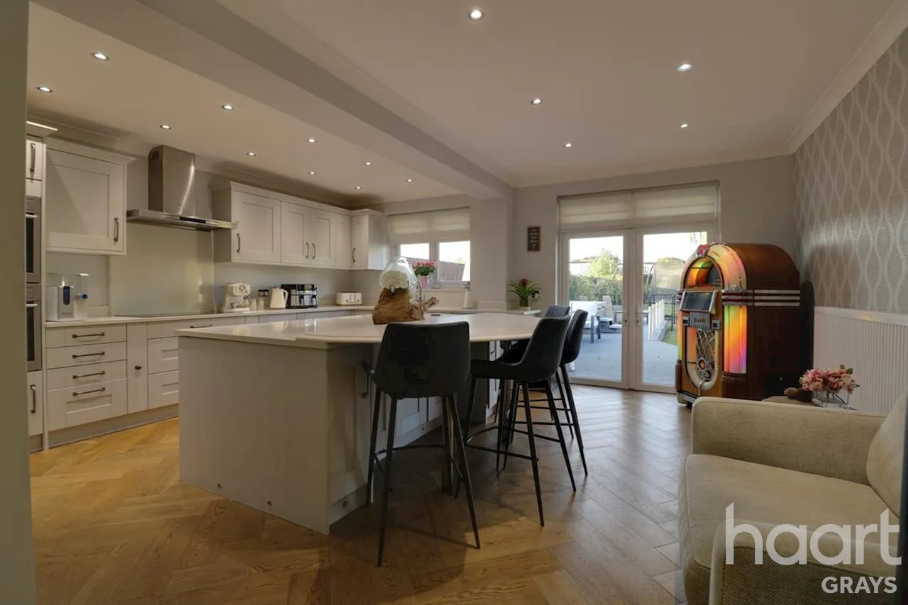 Station Road, West Horndon, CM13, photo 4
