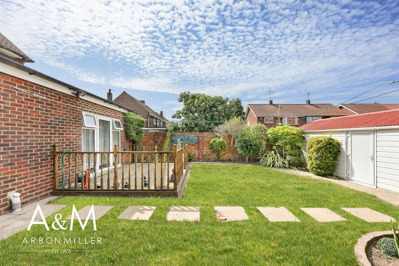 Leyswood Drive, Newbury Park, Essex, Ilford, IG27JH, photo 23