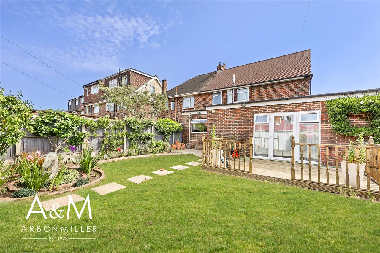 Leyswood Drive, Newbury Park, Essex, Ilford, IG27JH, photo 21