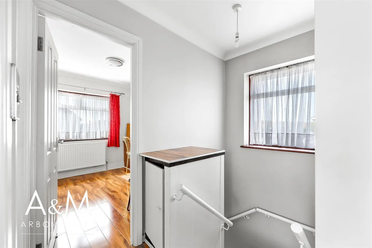 Leyswood Drive, Newbury Park, Essex, Ilford, IG27JH, photo 13