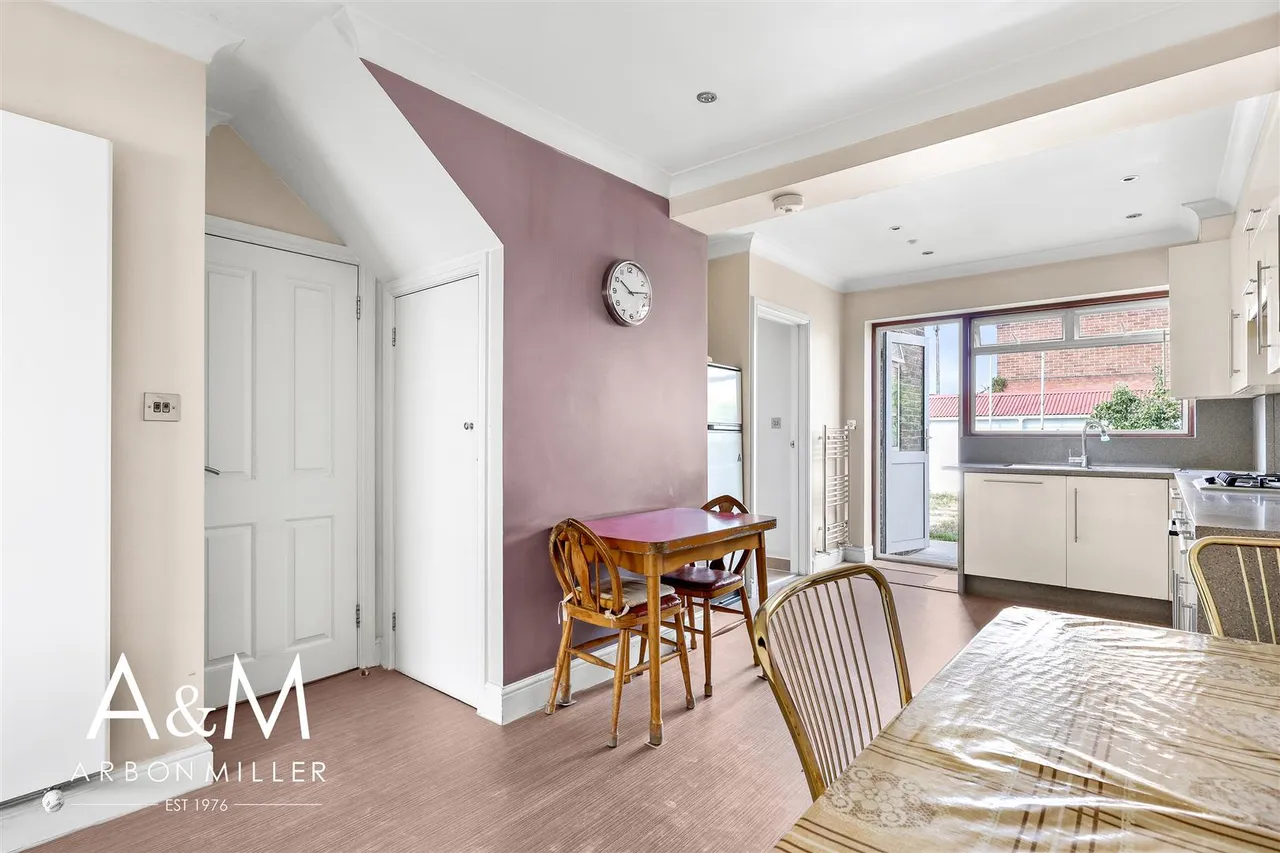 Leyswood Drive, Newbury Park, Essex, Ilford, IG27JH, photo 8